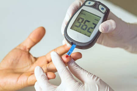 glucose-meter-diabetes-screening