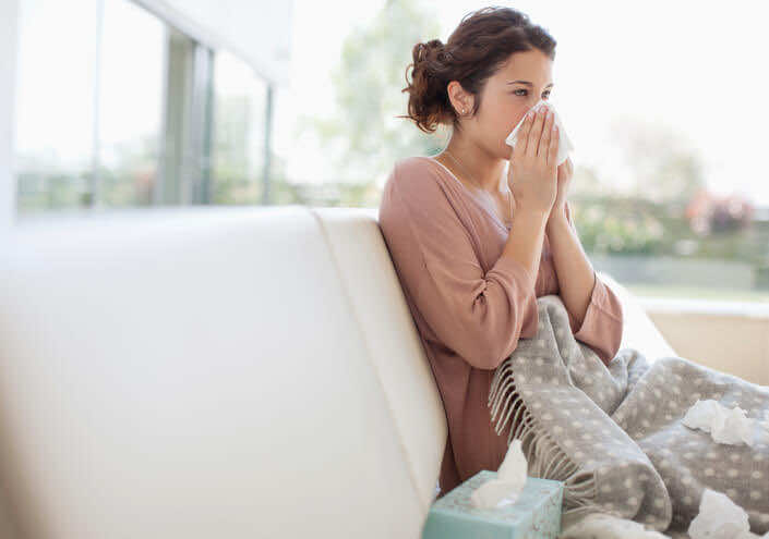 sneezing-woman-doesnt-need-antibiotics